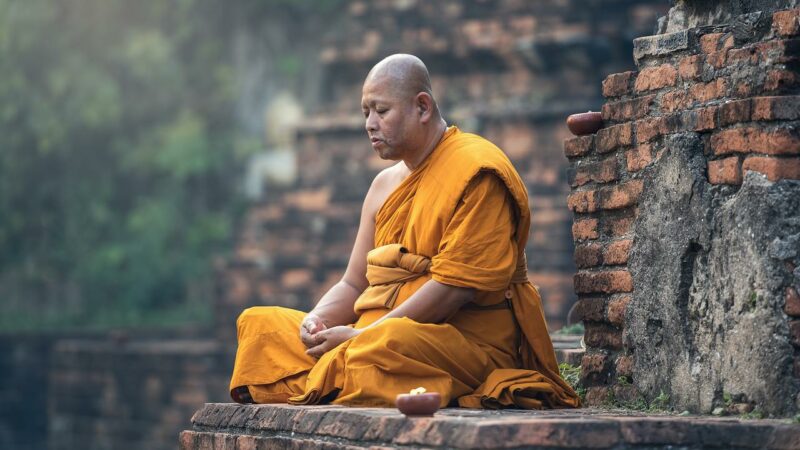 Jaką wiarę wyznają buddyjscy mnisi