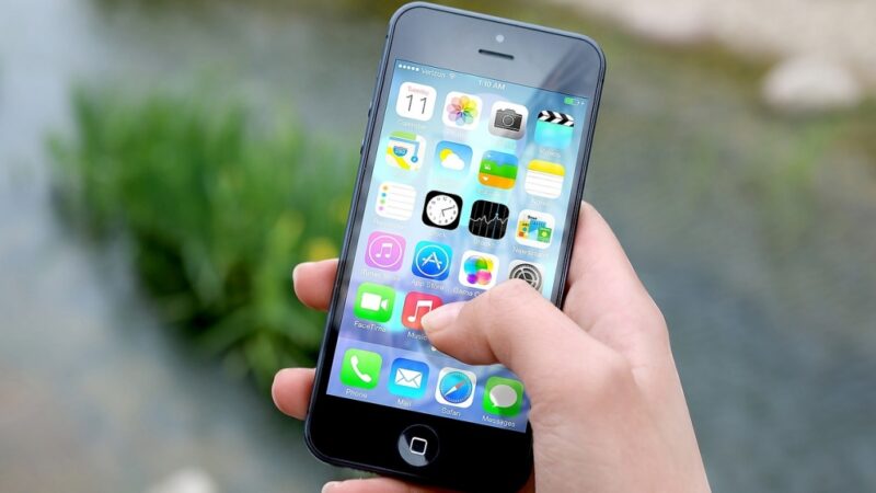 Przejście z Androida na iPhone’a i odwrotnie – jak sprawnie migrować dane między smartfonami