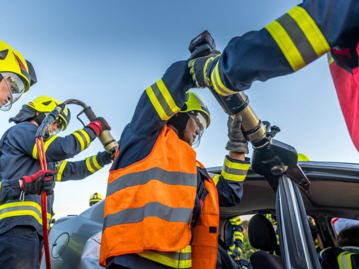Wstrząsające wydarzenia w Moście: eksplozja i płomienie pochłonęły sześć osób